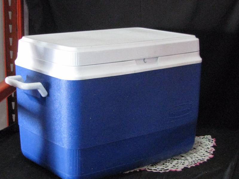 Rubbermaid Cooler