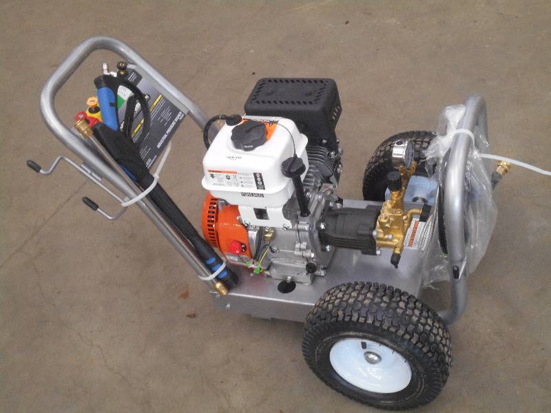 New Universal Power Equipment Pressure Washer Set