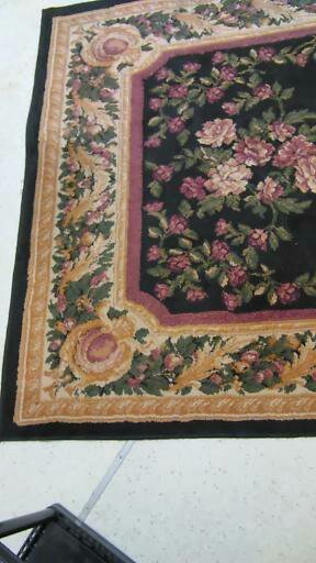 lot 1 image: Area rug, 5.2 x 7.8