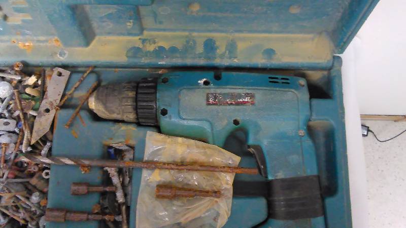 lot 4 image: Makita Cordless Drill