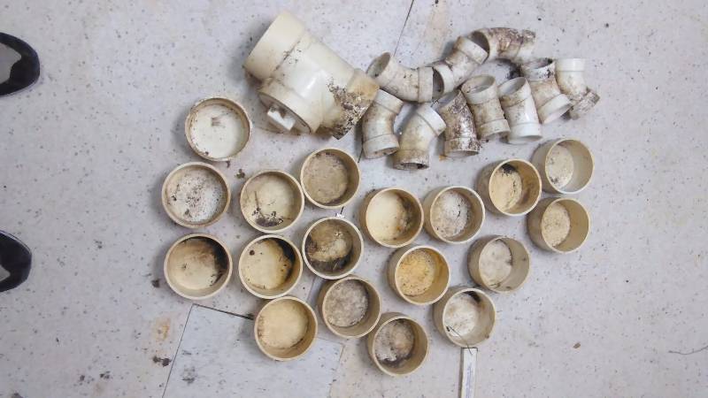 lot 18 image: PVC 2 45 degree elbows (10), 4 caps (18), 4 T with cap - all new