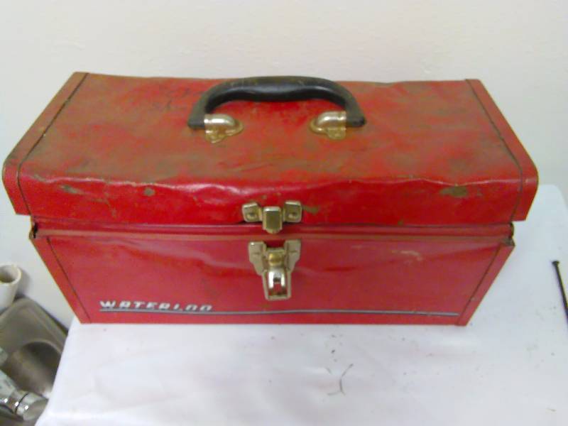 lot 27 image: Vintage Waterloo tool box, misc. tools