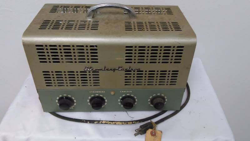 lot 29 image: Stromberg Carlson tube amplifier, powers up . . .