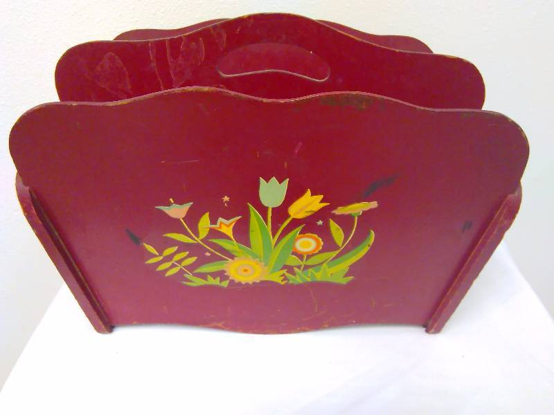 lot 36 image: Vintage wood magazine holder