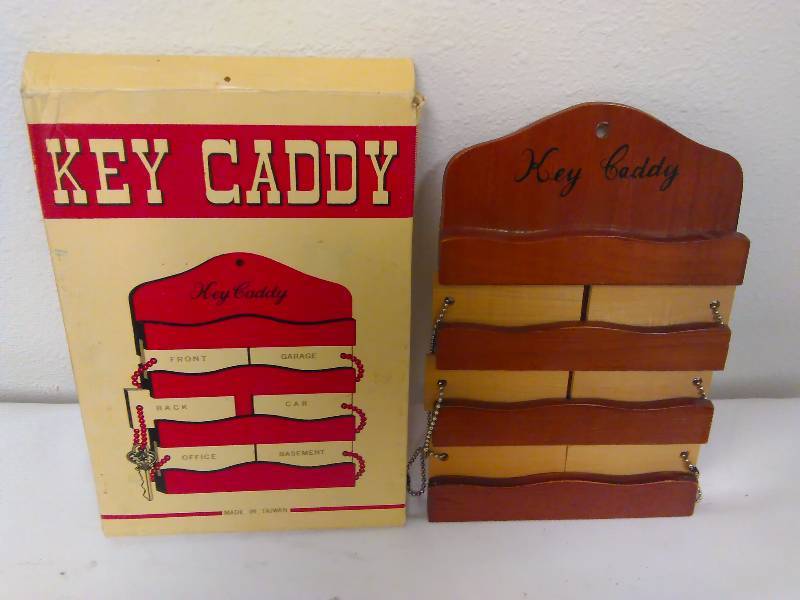 lot 45 image: Vintage key caddy, new in box