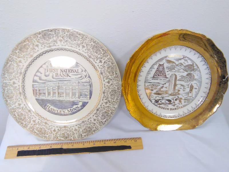 lot 52 image: Commemorative plates, First National Bank of Hawley (1955) and ND State Plate  22 karat gold trim, Fairway Mfg.