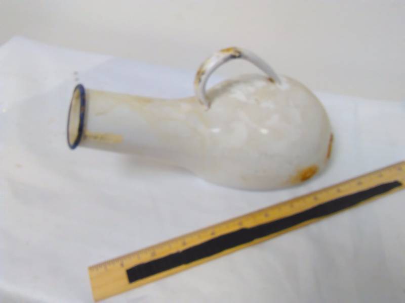 lot 61 image: VINTAGE ENAMEL MALE URINAL WHITE HOSPITAL SURGICAL WARE, BED PAN