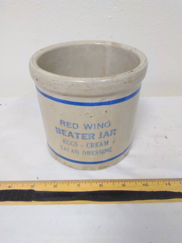 lot 67 image: Vintage Red Wing Beater Jar crock