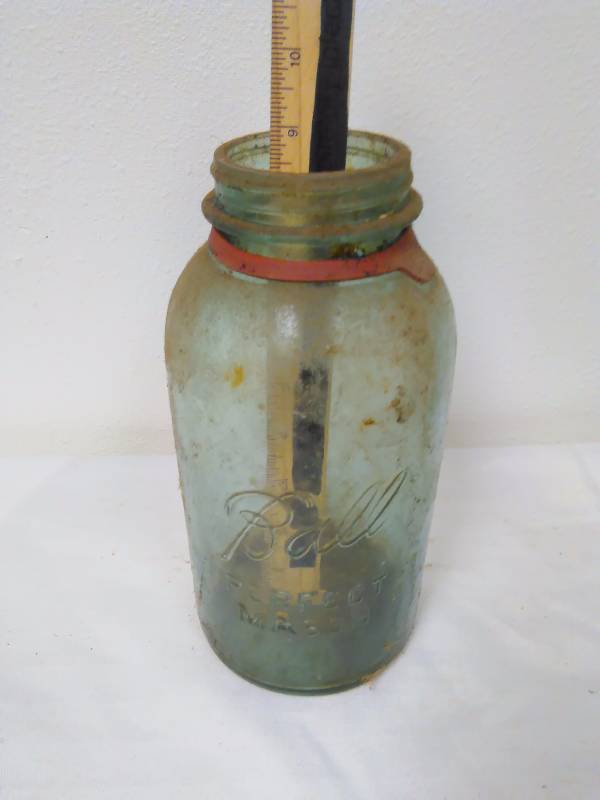 lot 73 image: Vintage Ball Perfect Mason Jars Blue 56 Oz (rare)