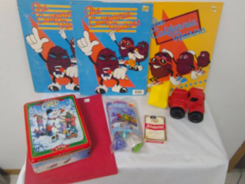 lot 91 image: California Raisons, Oreo, Rug Rats collectibles