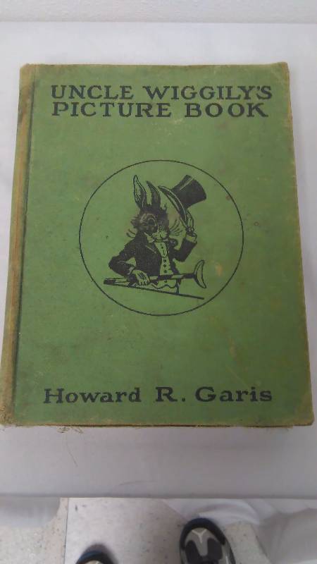 lot 93 image: Vintage Book - Uncle Wiggilys Picture Book by Howard R. Garis (1940) HC