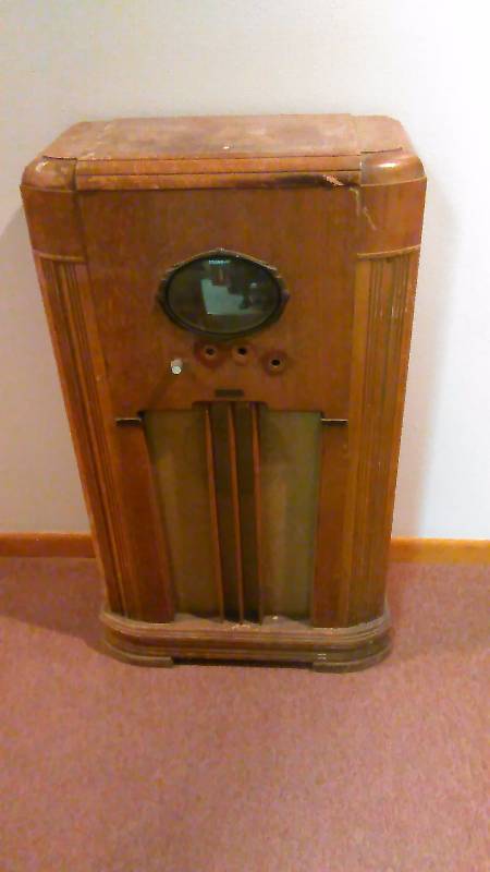 lot 108 image: Console ONLY 1930s GRUNOW MODEL 1067 Cabinet