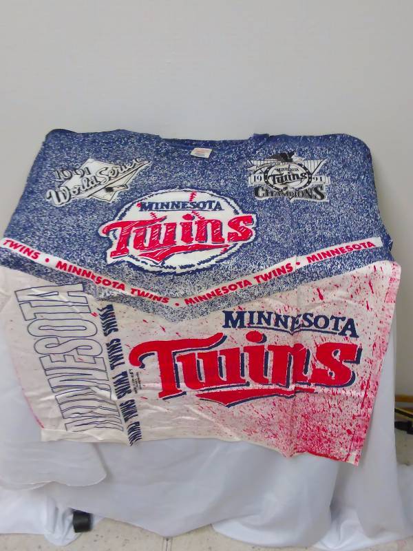 lot 132 image: New, MN Twins, T Shirt 1991 World Series Championship, Collectible T-shirt, Size Large
