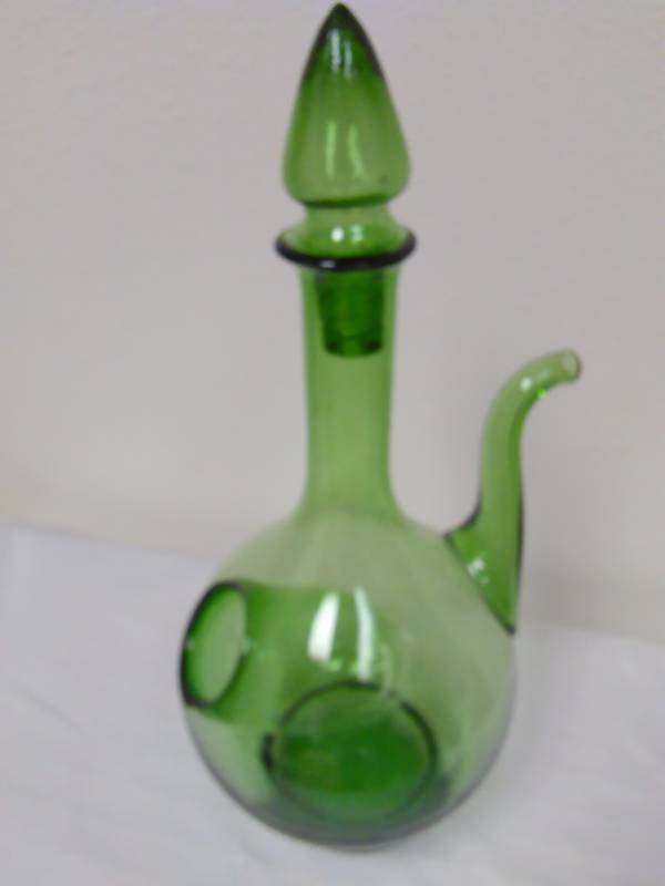 lot 136 image: Vintage green blown glass wine decanter service pitcher with ice chamber (ice stopper is missing) It stands 13 14 tall, Opening diameter at top is 1 18 Bottom diameter is 6. No chips or cracks