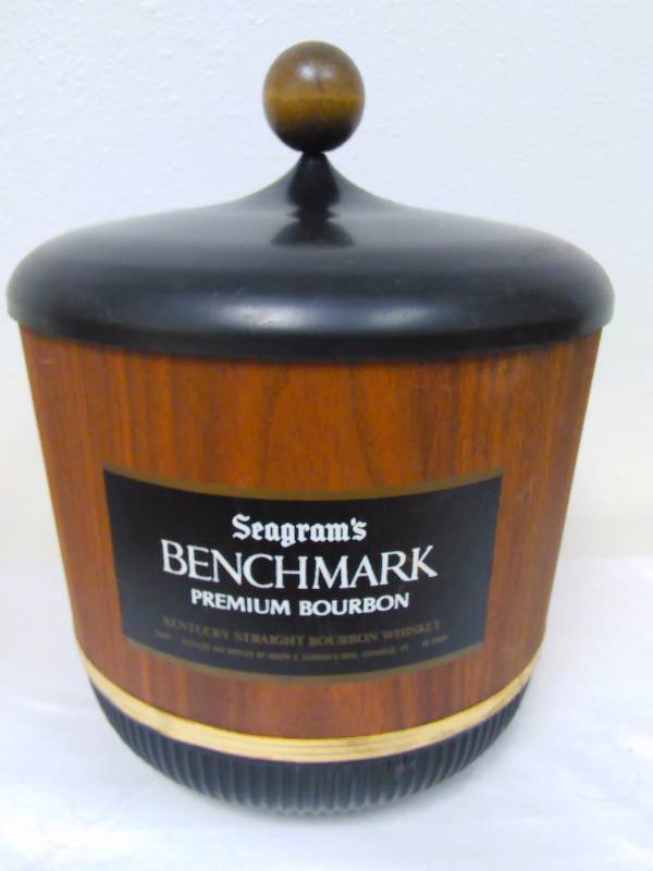 lot 143 image: Seagrams Benchmark Premium Bourbon ice bucket