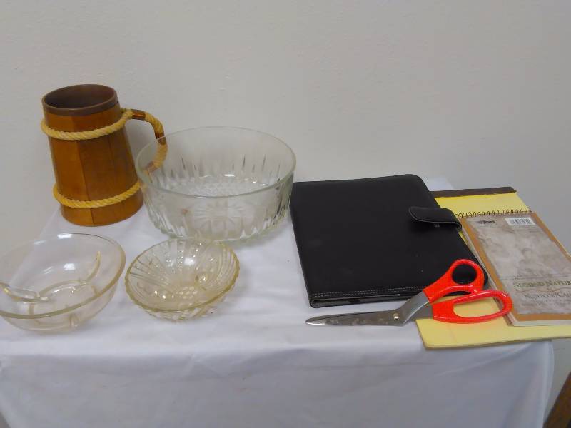 lot 146 image: Clear glass serving dishes, Pirate thermos mug and misc.