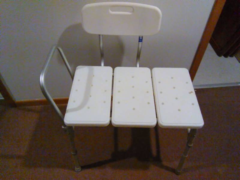 lot 149 image: Carex Bath Tub Transfer Bench, new without box, adjustable, excellent condition