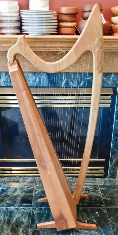 lot 3 image: vintage all wood harp