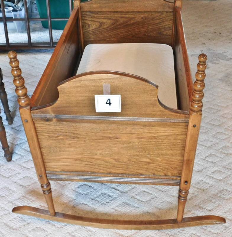 lot 4 image: vintage wooden cradle