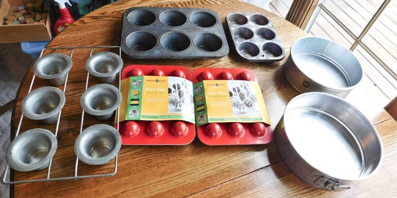 lot 50 image: great lot of specialty baking items