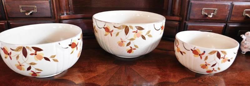 lot 20 image: 3 Halls superior nesting bowls