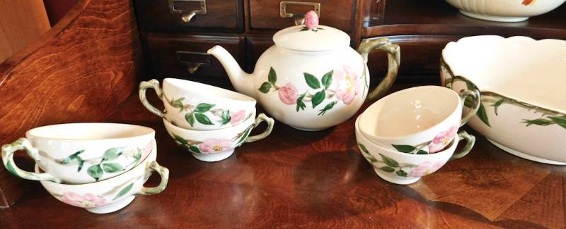 lot 23 image: Franciscan cups, coffee pot and pitcher