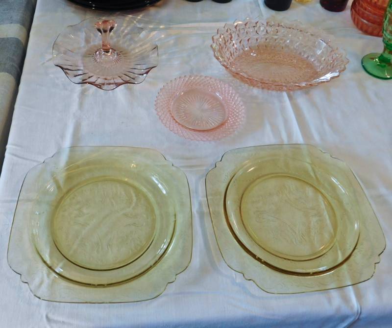 lot 29 image: pink and yellow depression glass