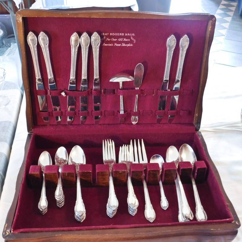 lot 36 image: 1847 Rogers Bros Silverware in box
