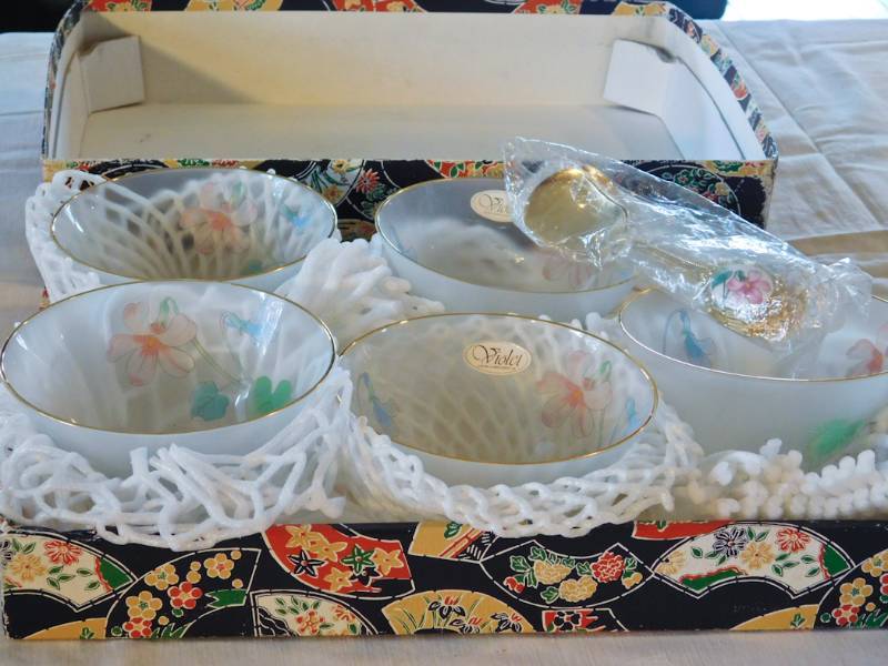 lot 38 image: vintage Violet glassware by Hoya