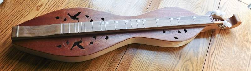lot 7 image: Mountain dulcimer