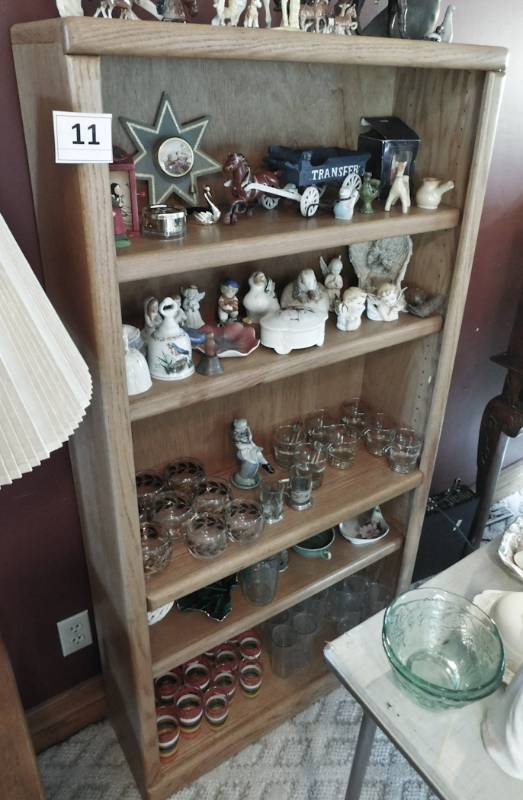 lot 11 image: oak bookshelf 5 shelves