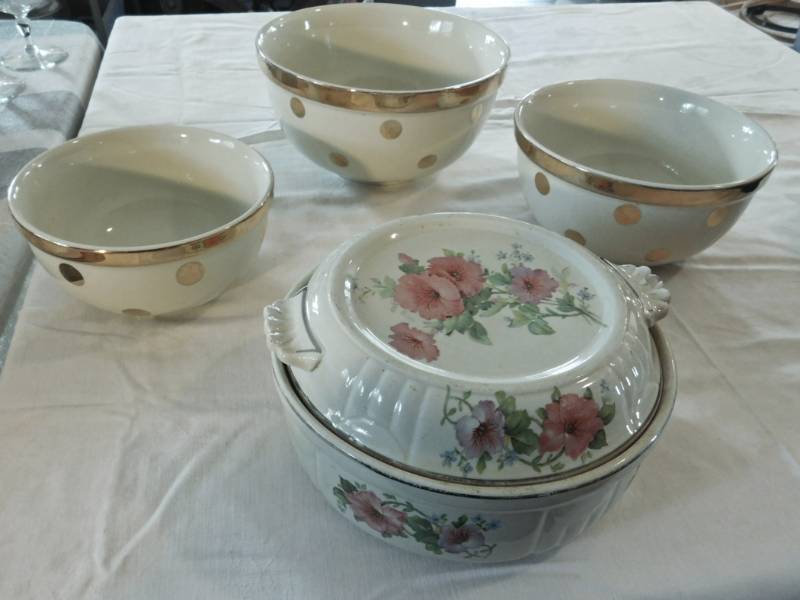 lot 56 image: 3 Halls superior nesting bowls