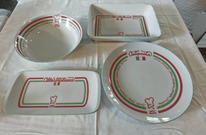 lot 60 image: Italian theme serving items