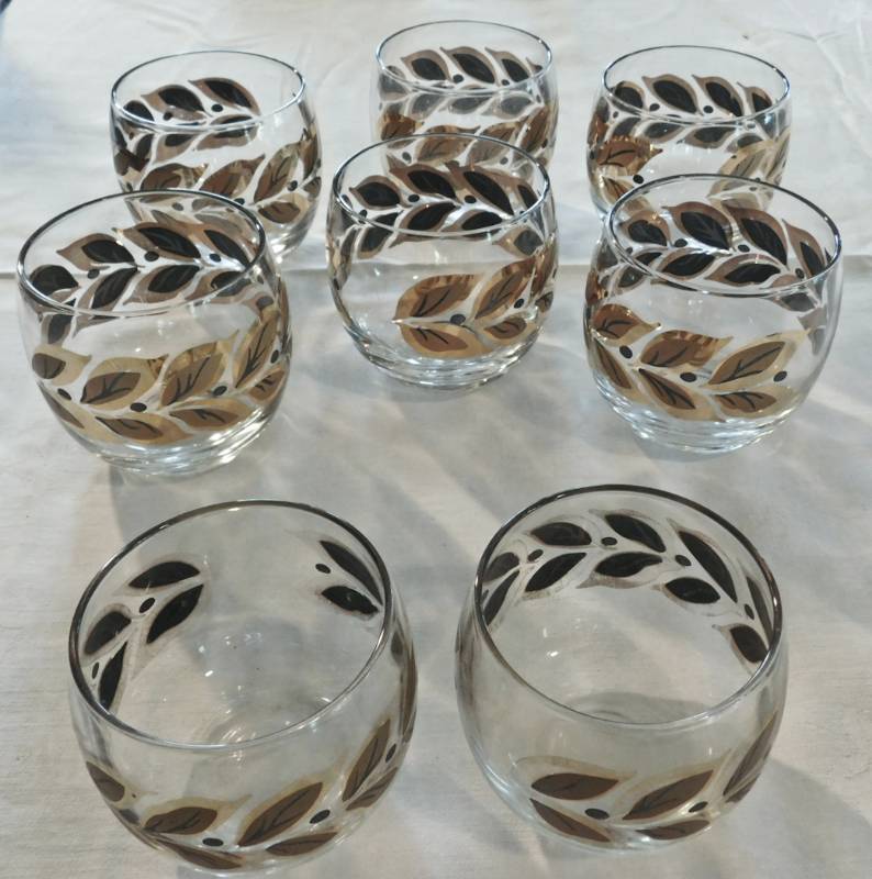 lot 67 image: vintage barware drinking glasses