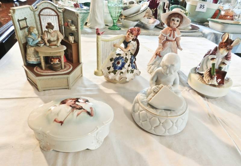 lot 70 image: several music boxes collectibles