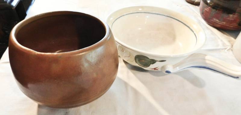 lot 71 image: Red wing dish and brown bowl
