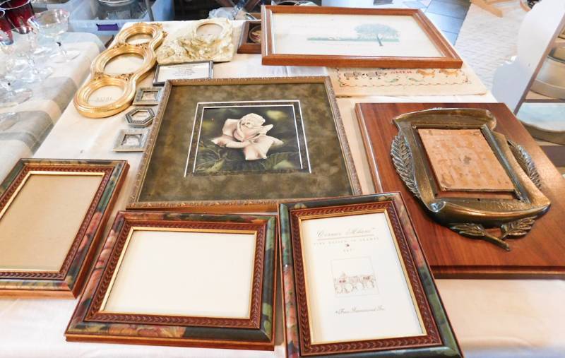 lot 80 image: Framed wall art see photos