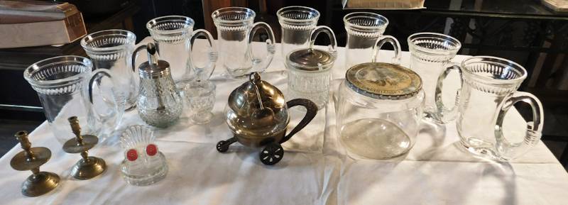 lot 113 image: vintage drinkware and serving items