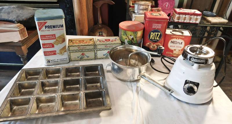lot 116 image: collectible tins and kitchen items