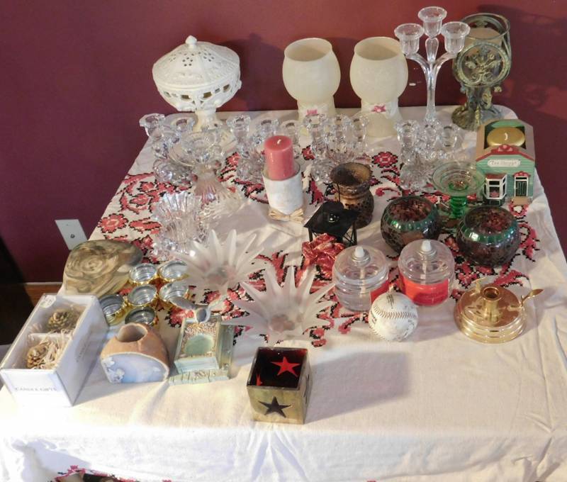 lot 121 image: lot of candle dcor items