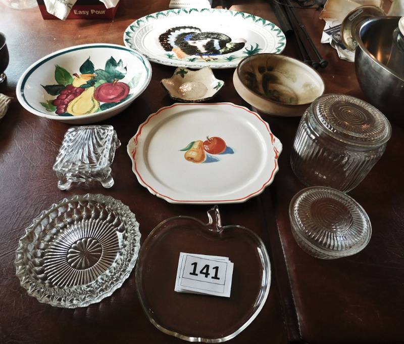 lot 141 image: holiday platters and more