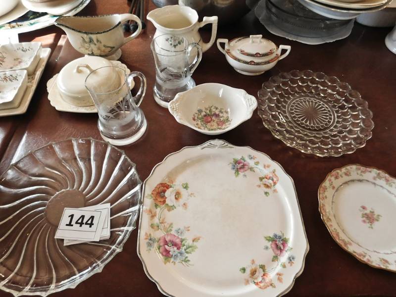 lot 144 image: dinner servingware items