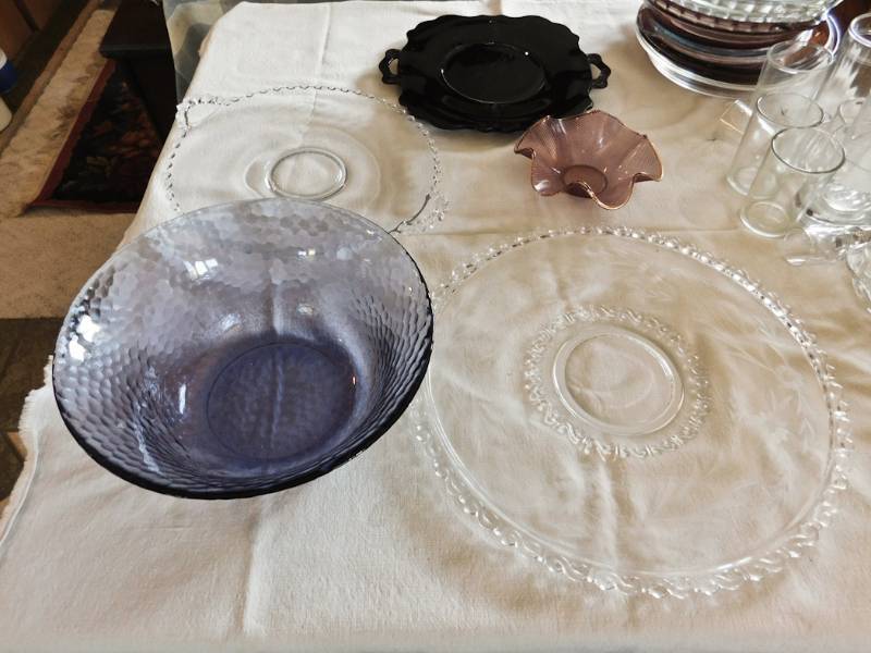lot 150 image: very nice clear and purple glassware