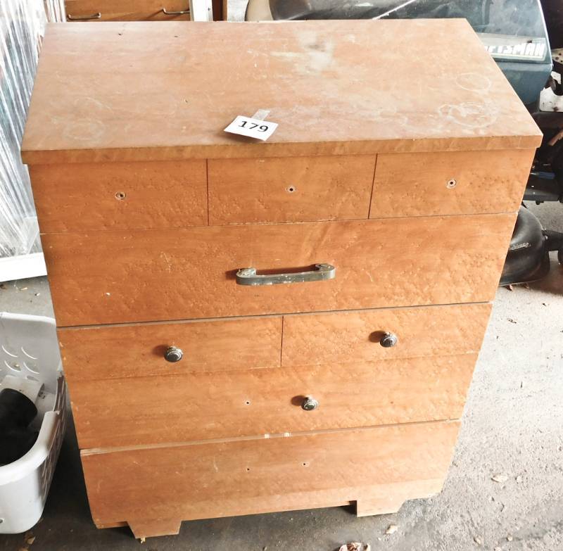 lot 179 image: vintage dresser needs hardware