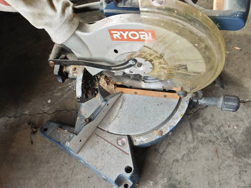 lot 183 image: ryobi chop saw