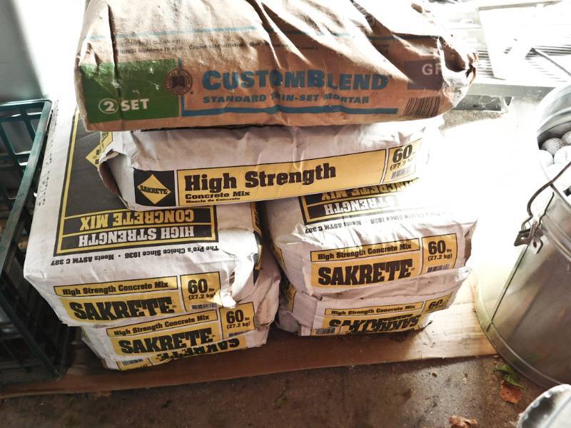 lot 184 image: 7 cement bags and 1 mortar bag