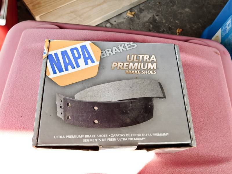 lot 189 image: NIB NAPA rear brakeshoes