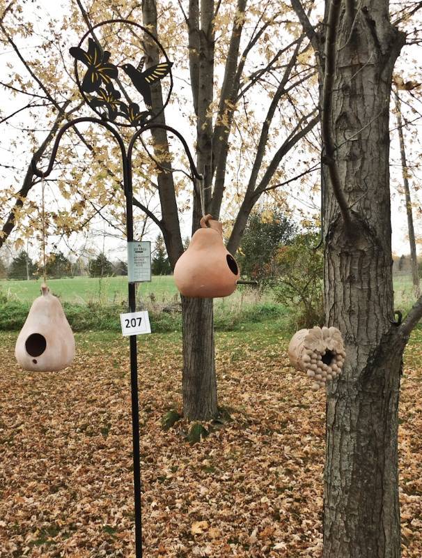lot 207 image: new double hook with 2 birdhouses