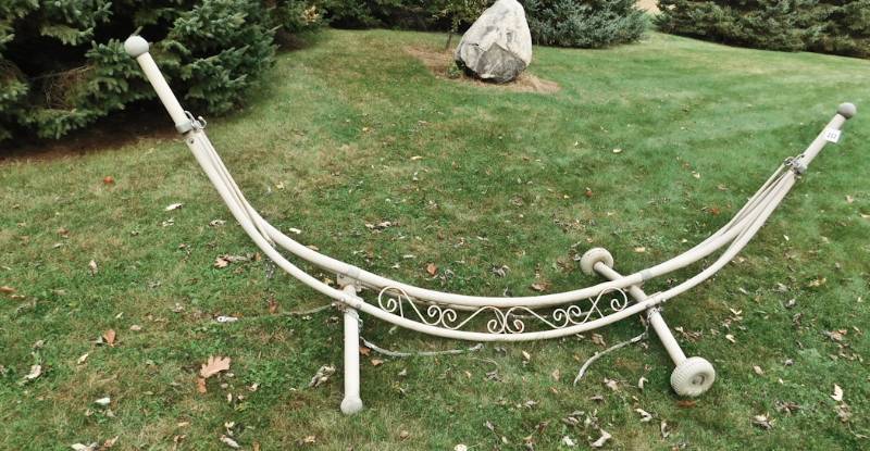 lot 212 image: hammock base with chains no sling