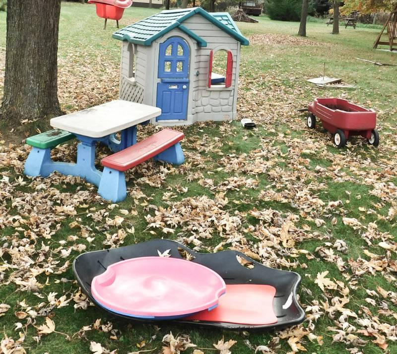 lot 213 image: plastic outdoor house, table and more